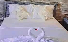 Sarinah Beach - Bistro & Bungalow